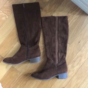 Girls brown Suede boots